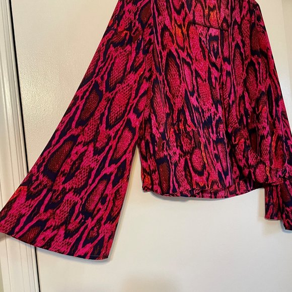 Eight Sixty Pink/Blue Snake Print Long Bell Sleeve Wrap Front V Neck Blouse S - Picture 3 of 9